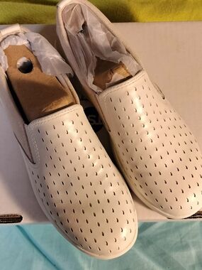 White EARTH SHOES Perforated Slip-On Loafers